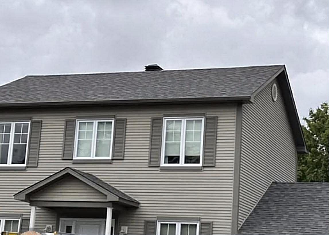 Toiture terminée — bardeaux d'asphalte Granby